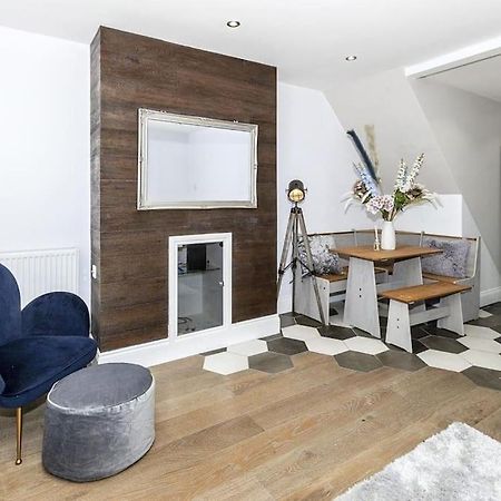 Lovely 2-Bed In Windsor Free Parking, 1 Mile From Legoland Eksteriør billede