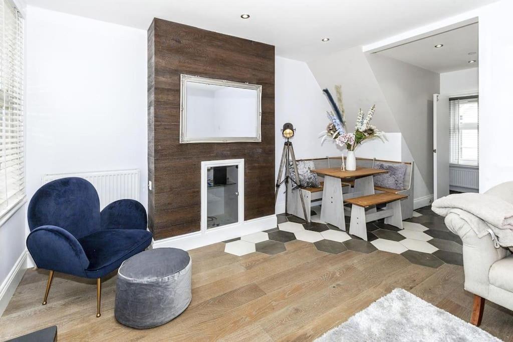Lovely 2-Bed In Windsor Free Parking, 1 Mile From Legoland Eksteriør billede
