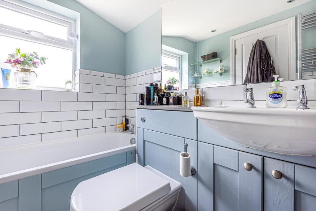 Lovely 2-Bed In Windsor Free Parking, 1 Mile From Legoland Eksteriør billede